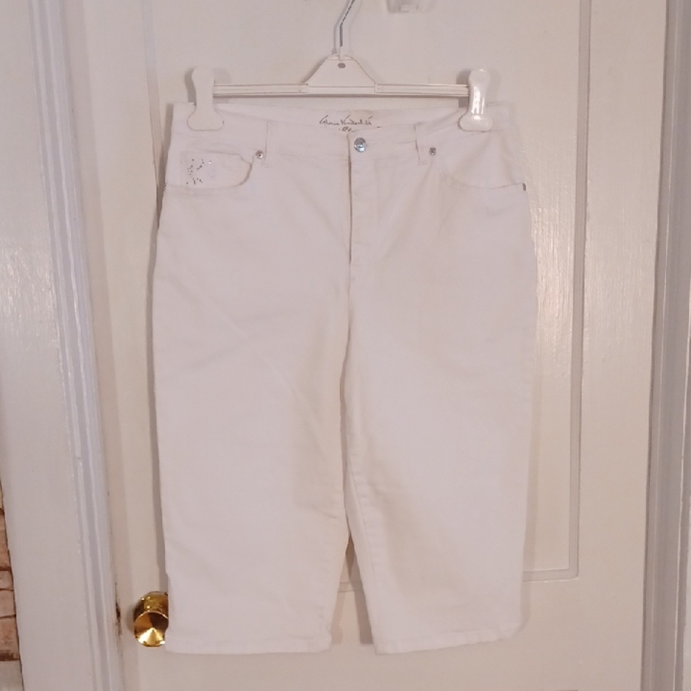Women's White Jeans Long Shorts Gloria Vanderbilt Slimming Size 12
